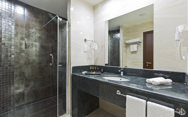 Bathroom · Batumi — photo 8