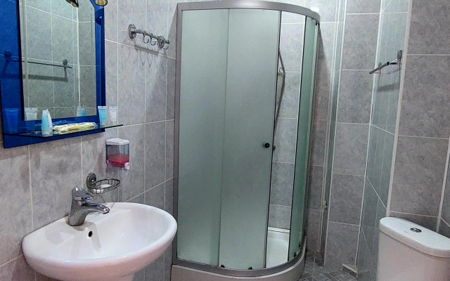 Bathroom · Kutaisi — photo 42