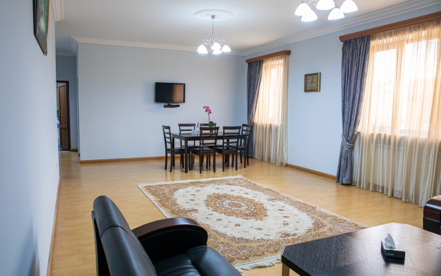 Отель La Defense Yerevan