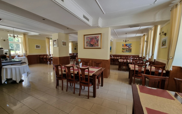Отель Pałac Lucja