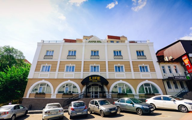 Гостиница LIFE в Пензе 4 отзыва об отеле, цены и фото номеров - забронировать гостиницу LIFE онлайн Пенза вид на фасад