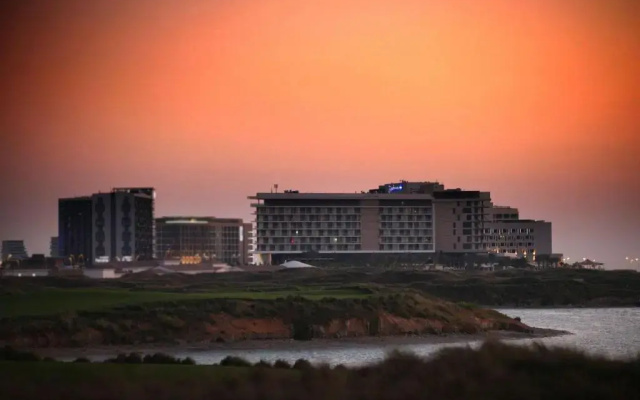 Отель Yas Plaza Mangroves by IHG
