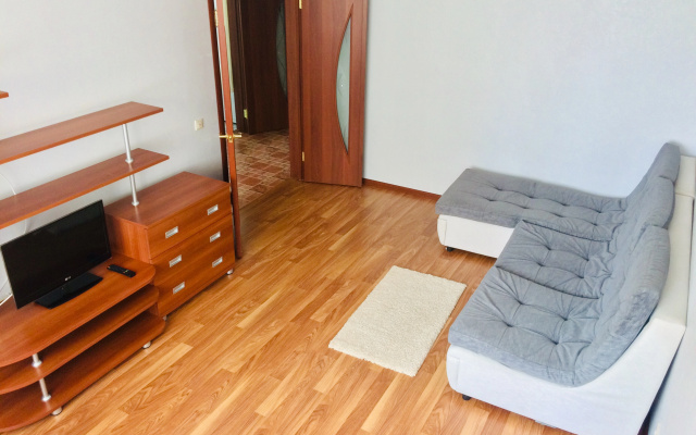 Apartment on Aviatorov 25