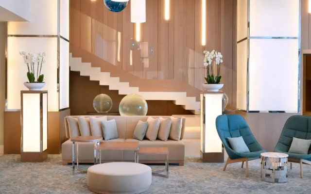 Отель Holiday Inn & Suites - Dubai Festival City by IHG