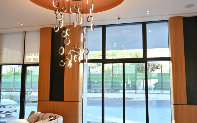 Отель Adria Palace Durres