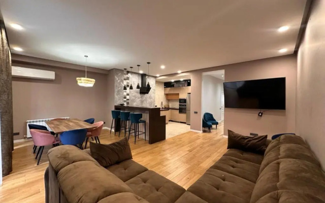 Апартаменты 2 Bedroom Apt On Republic Square