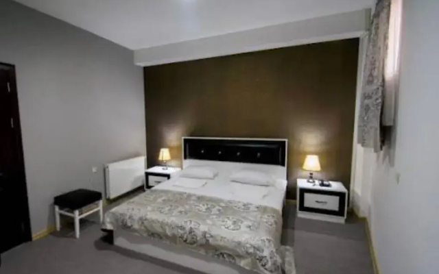 Guest rooms · Tbilisi — photo 10