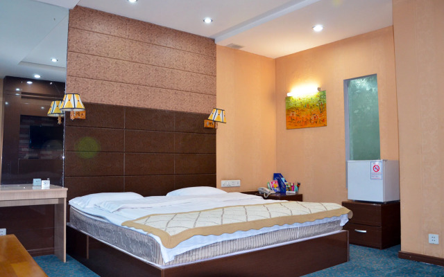 Отель 50100 Hotel & Restaurant