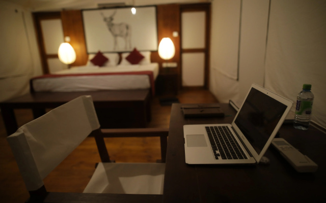 Topan Yala – Luxury Tented Safari
