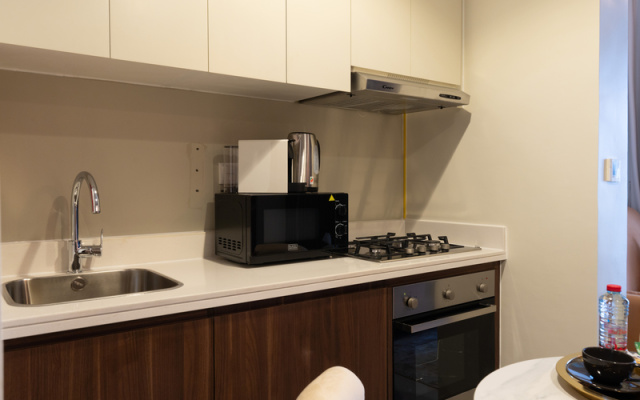 Апартаменты Keyrock Living Reva Residence Premium