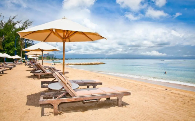 Отель La Taverna Suites