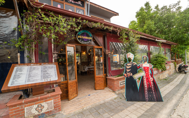 Suzanne Hotel & Restaurant