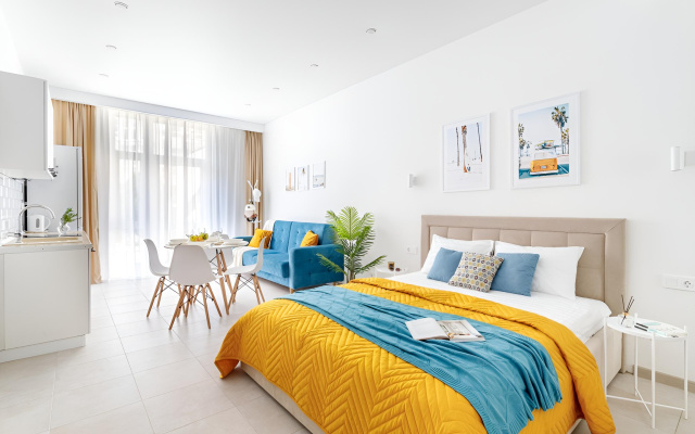 Квартира Студия с Собственной Террасой рядом с Морем от Home Group