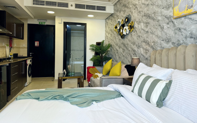 Апартаменты Cosmos Living Charming Studio With Balcony