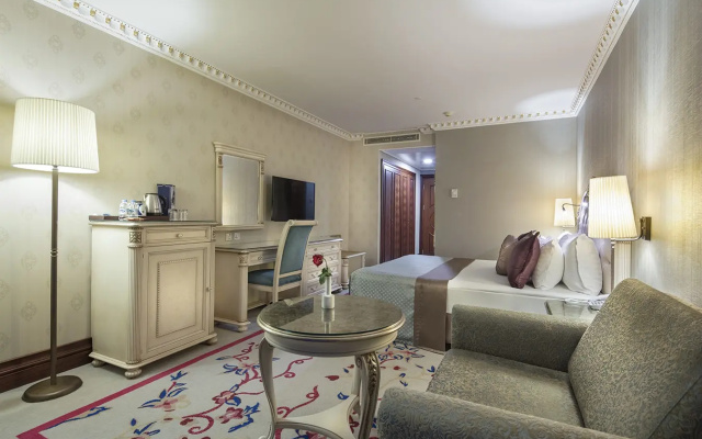 Отель Merit Crystal Cove Casino & SPA