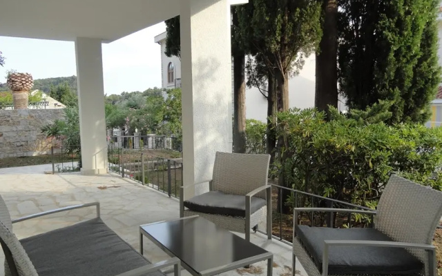 Гостевой Дом The house with pool in Petrovac