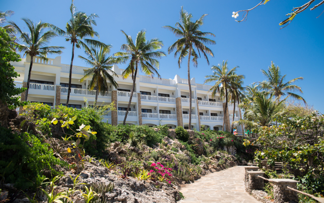 Отель PrideInn Paradise Beach Resort & Spa