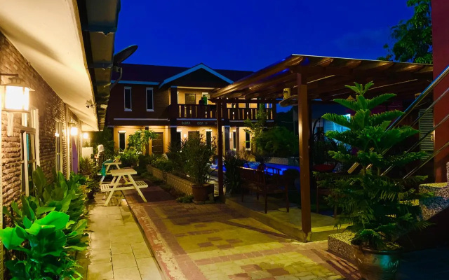 Отель Dlima Beach Inn Langkawi