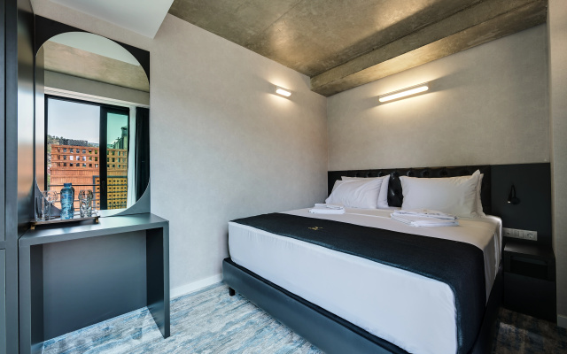 Prestige Double room with balcony and with view (full double bed) · Mit Tbilisi Hotel — photo 6