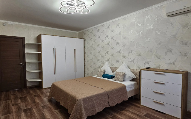 Квартира Трехкомнатные на Емлютина