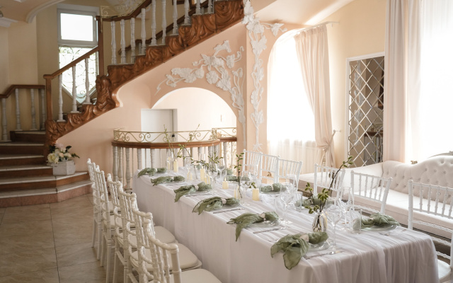 Замок Anstar House Vatutinki