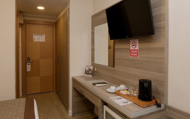 Pera Arya Hotel