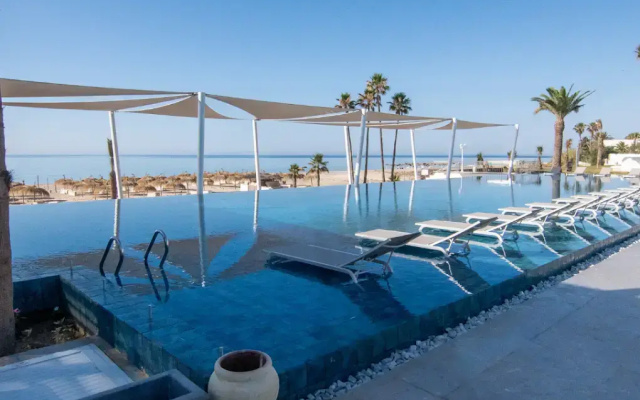 Курортный отель One Resort Premium
