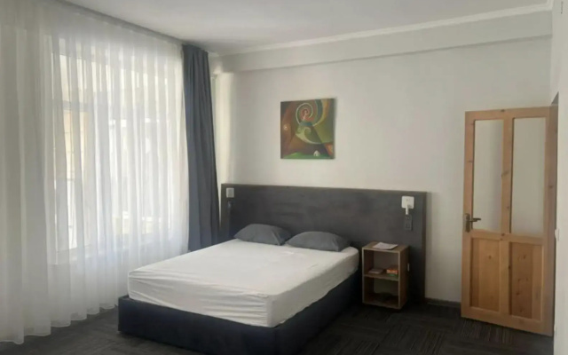 Отель Osh Art