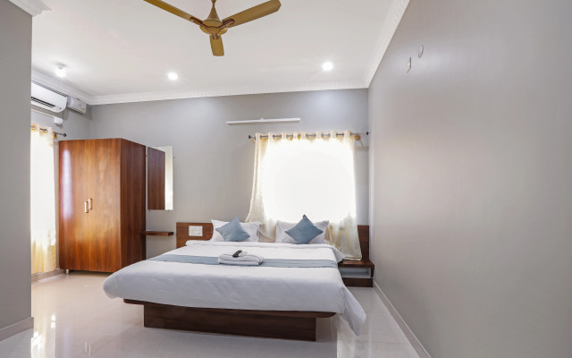 Отель Gateway Suites