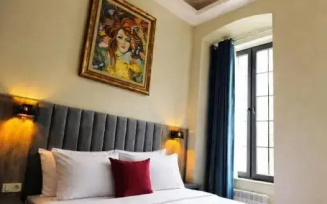Renaissance Boutique Hotel