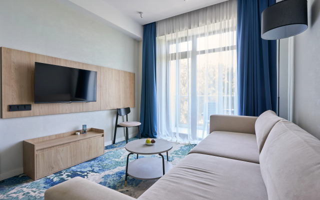 Апартаменты в Космос Адлер у ЖД (УК V-hotels)