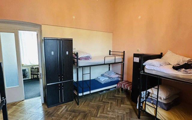 Guest rooms · Tbilisi — photo 16