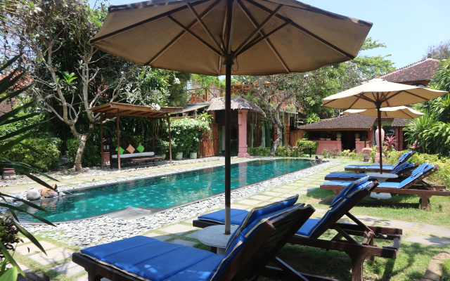 Отель La Taverna Suites