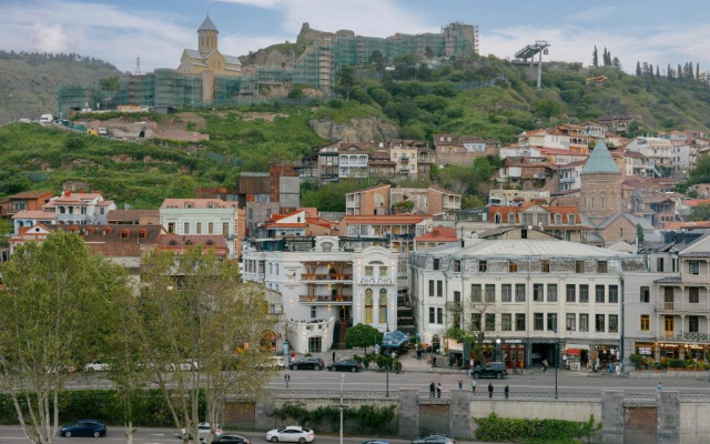 King Gorgasali Hotel