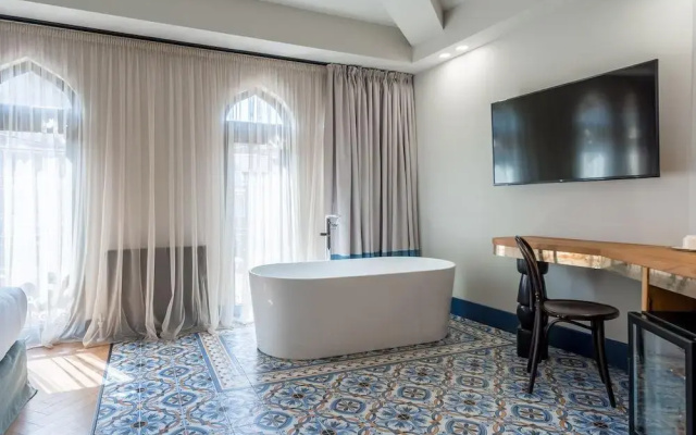 Guest rooms · Tbilisi — photo 21