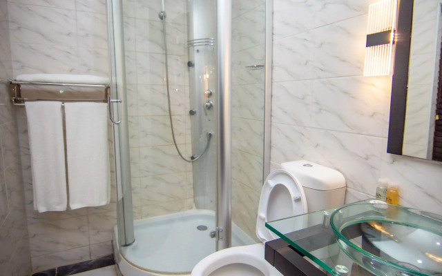 Отель Broadfield Apo Resisdence
