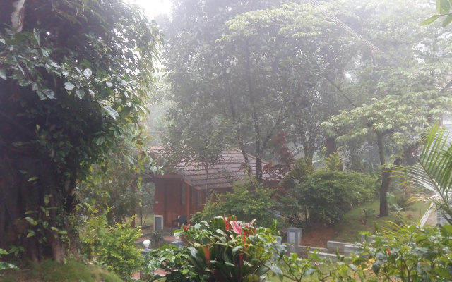 Отель Whispering woods coorg