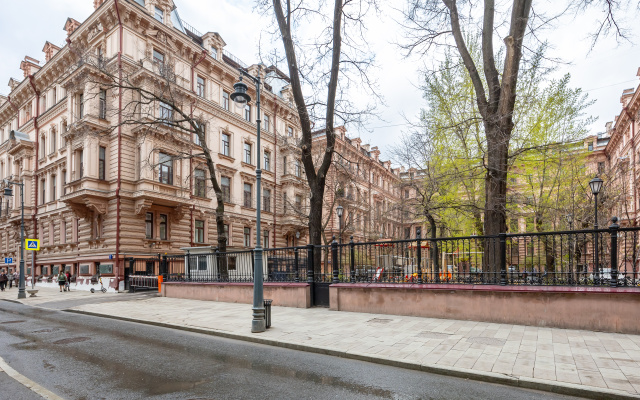 Двухкомнатная квартира возле Кремля