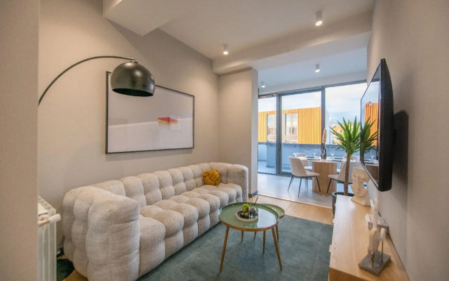 2 Bedrooms Penthouse Terrace Suite with Kitchen · Gratus Aparthotel Tbilisi — photo 6