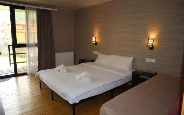 Guest rooms · Stepantsminda — photo 10