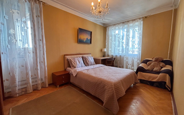 Квартира Винтажная 3-к у метро Озерная 72м2