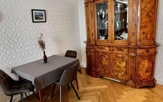 Квартира нa Нaбeрeжнoй Бoльшoй Heвки