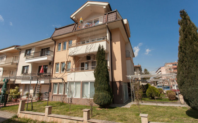 Udivitelnaya Kvartira Apartments in Ohrid, Macedonia from 53$, photos, reviews - zenhotels.com hotel front
