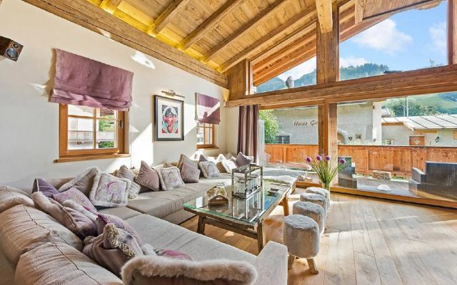 Вилла Lovely Chalet Kitzbuhel