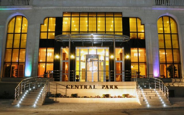 Отель Central Park 0