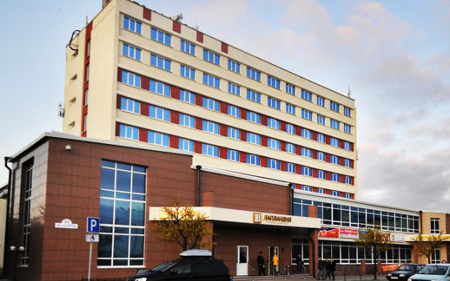 Гостиница Лапландия в Мончегорске 5 отзывов об отеле, цены и фото номеров - забронировать гостиницу Лапландия онлайн Мончегорск вид на фасад