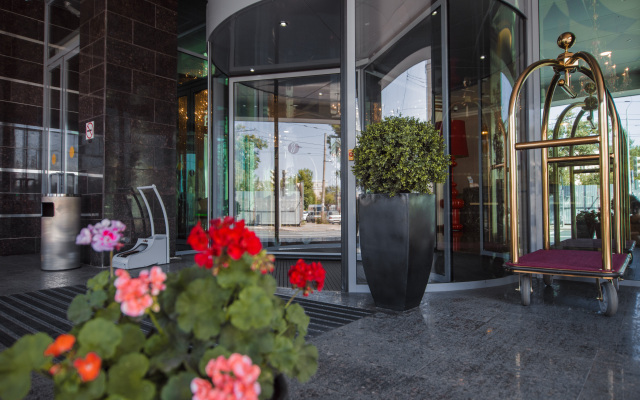Гостиница Ramada Kazan City Centre вид на фасад