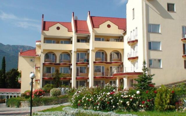 Гостиница Крымский вид на фасад