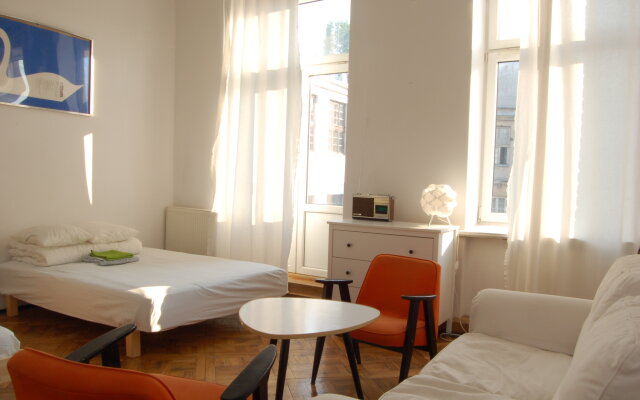 Hostel Fabryka in Warsaw, Poland from 110$, photos, reviews - zenhotels.com guestroom