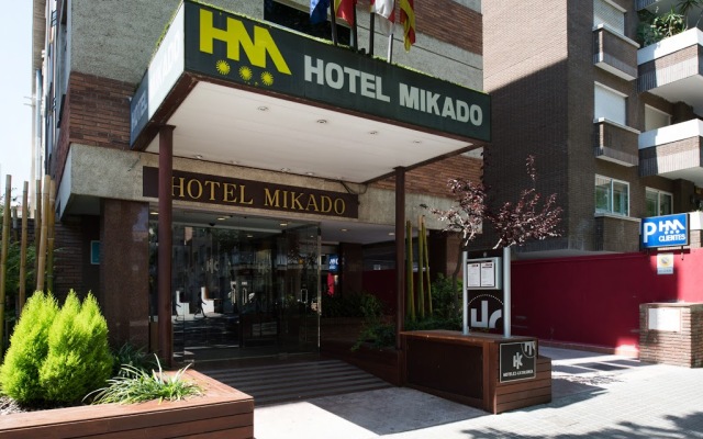Отель Catalonia Mikado вид на фасад